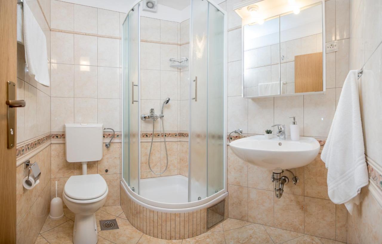Apartments And Rooms With Parking Space Rogoznica - 10339 Luaran gambar
