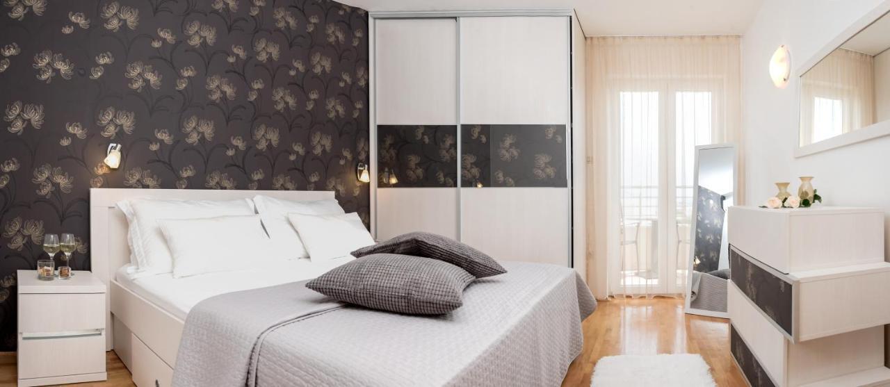Apartments And Rooms With Parking Space Rogoznica - 10339 Luaran gambar