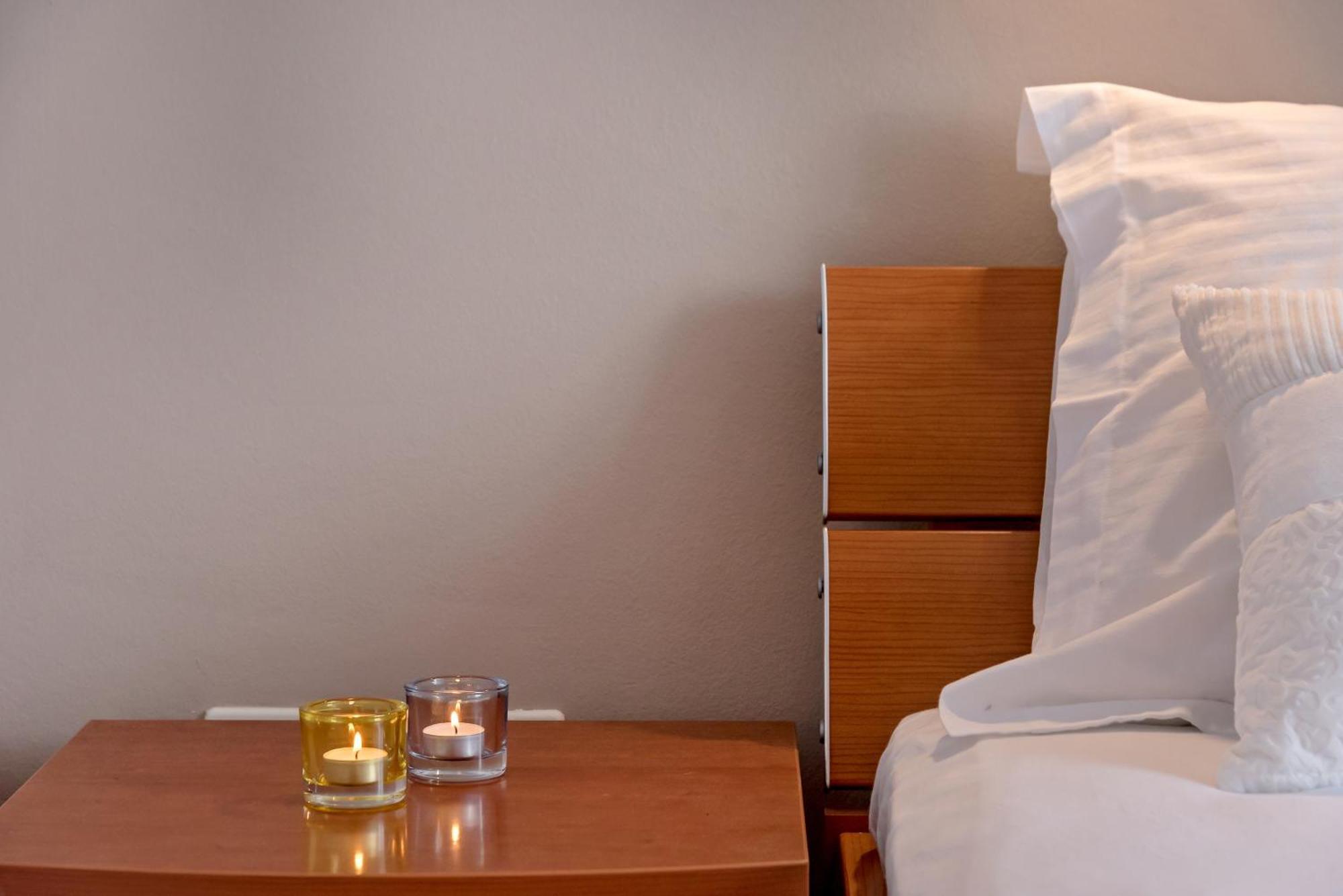 Apartments And Rooms With Parking Space Rogoznica - 10339 Bilik gambar