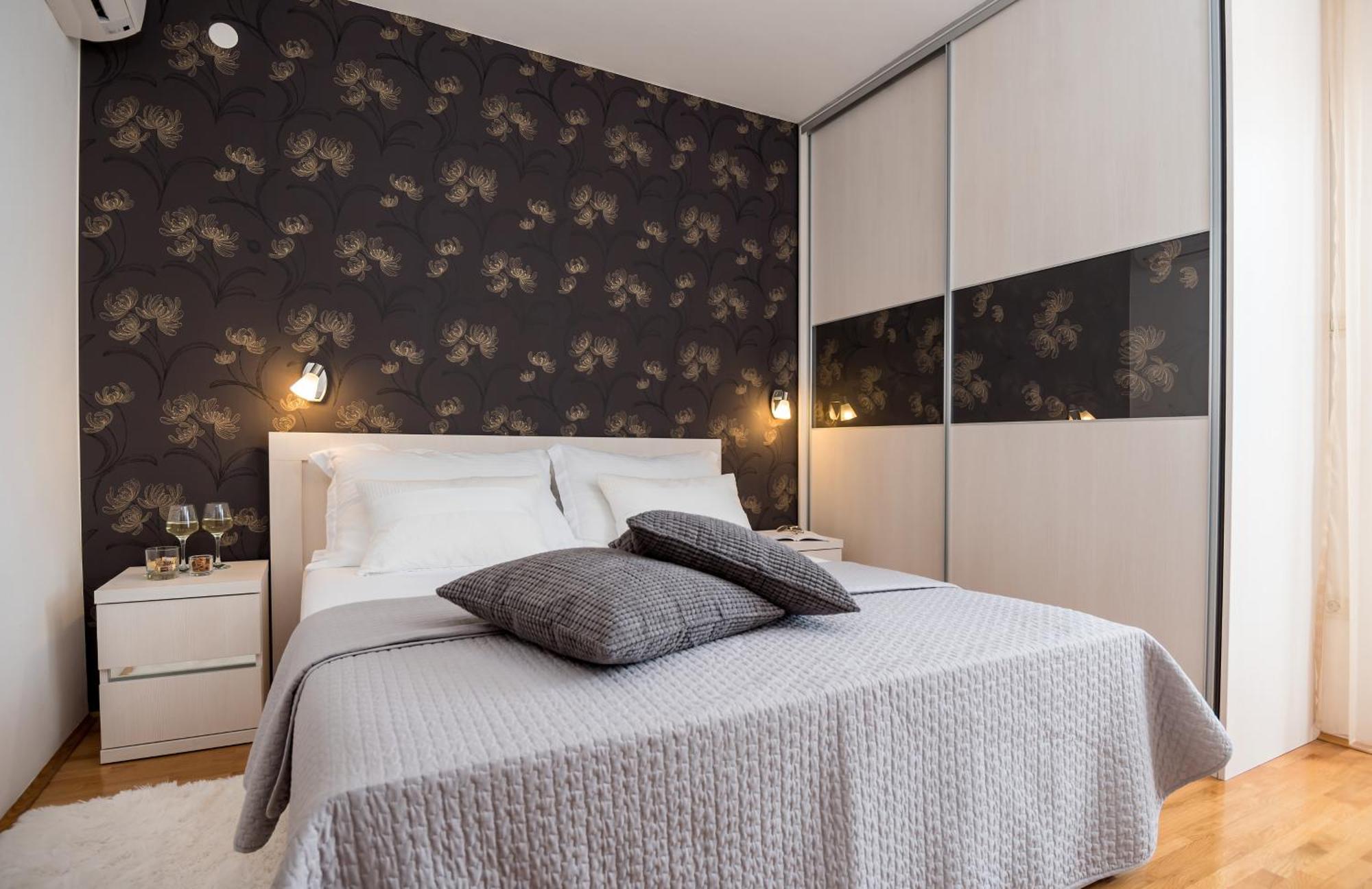Apartments And Rooms With Parking Space Rogoznica - 10339 Bilik gambar